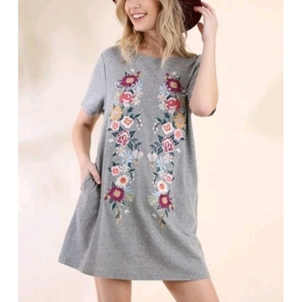 Umgee Embroidered Floral‎ T-Shirt Dress Medium Boho Tunic Dress Pockets Gray